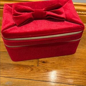 Estée Lauder Bold Red Makeup Pouch